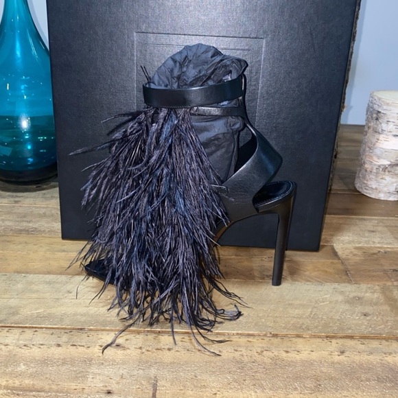 NEW SAINT LAURENT LEATHER SANDALS - Picture 1 of 11